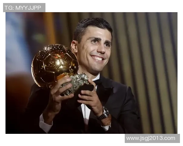 最近备受瞩目的足球明星展现帅气风采引发球迷热议与追捧